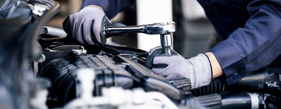 expert working on range rover repairs